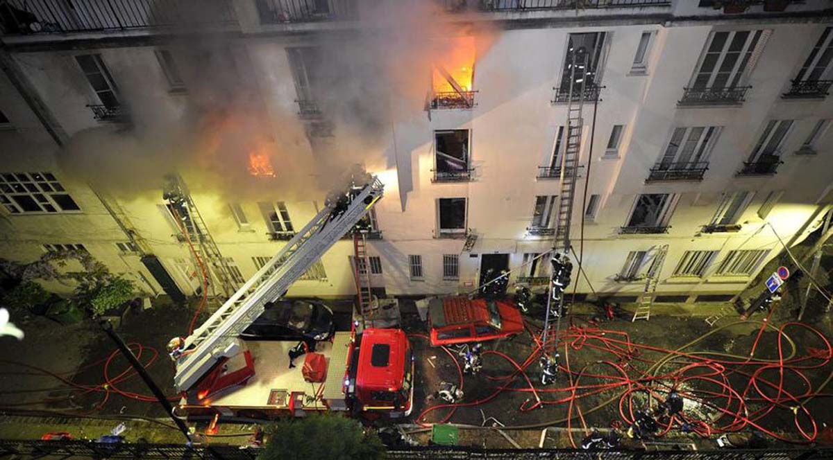Incendio en edificio de París deja ocho muertos