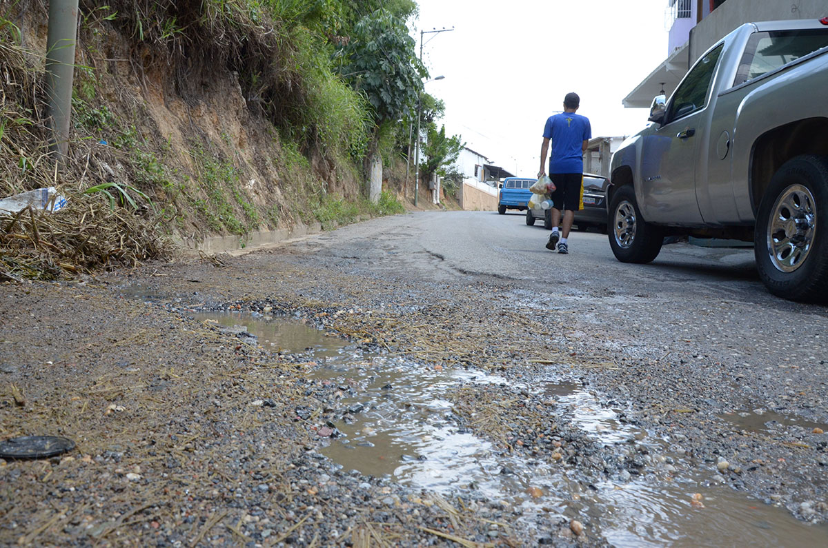 Tubería de aguas negras se rompe cada tres meses en Santa Rosa