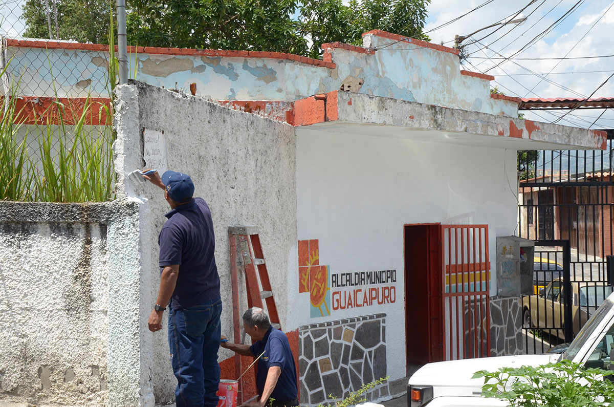 Anuncian dotación  de ambulatorios