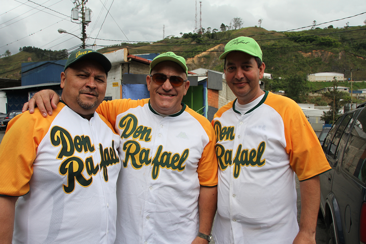 Los 3 Chiflados de la Liga de Softbol  de Carrizal invitan a su inauguración          