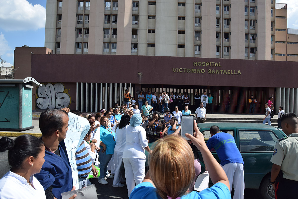 Enfermeros del HVS protestaron por falta de ascensores