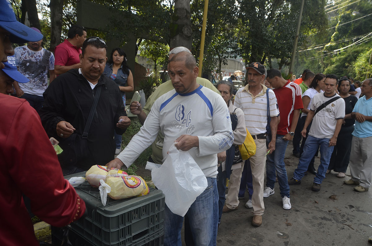 Expendieron 3,5 toneladas de pollo regulado en plaza La India