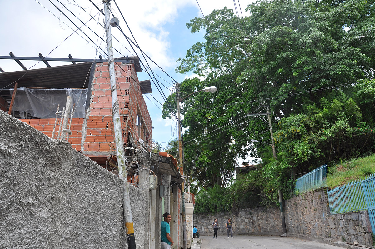 Se quejan por falta de busetas en calle El Trigo