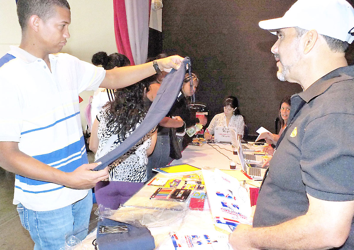 2.800 guaicaipureños aprovechan  ofertas de feria escolar