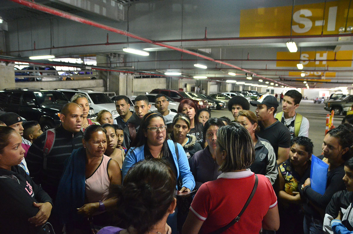 Denuncian mala organización  en taquilla de Fontur