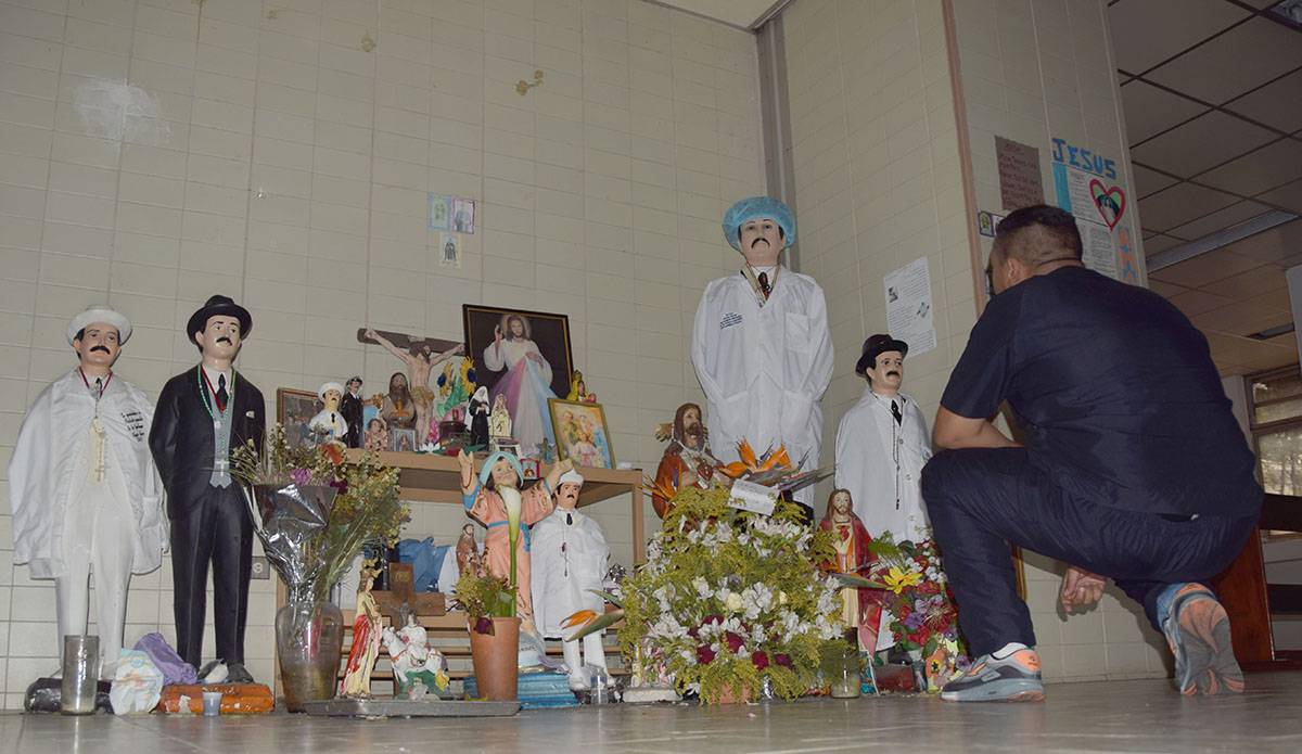 Fieles agradecen milagros  a José Gregorio Hernández
