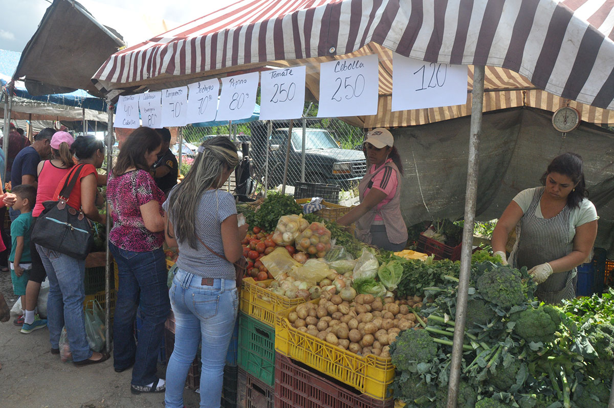 Sacrifican fines de semana para cazar productos regulados