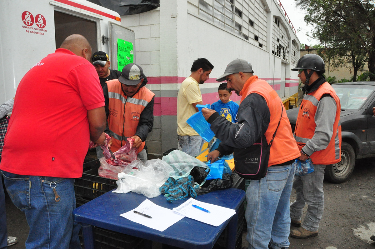 Hoy venden pollo regulado a transportistas en  la Proveeduría