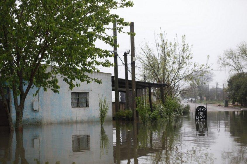 Desplazaron a 111 personas por inundaciones en Uruguay