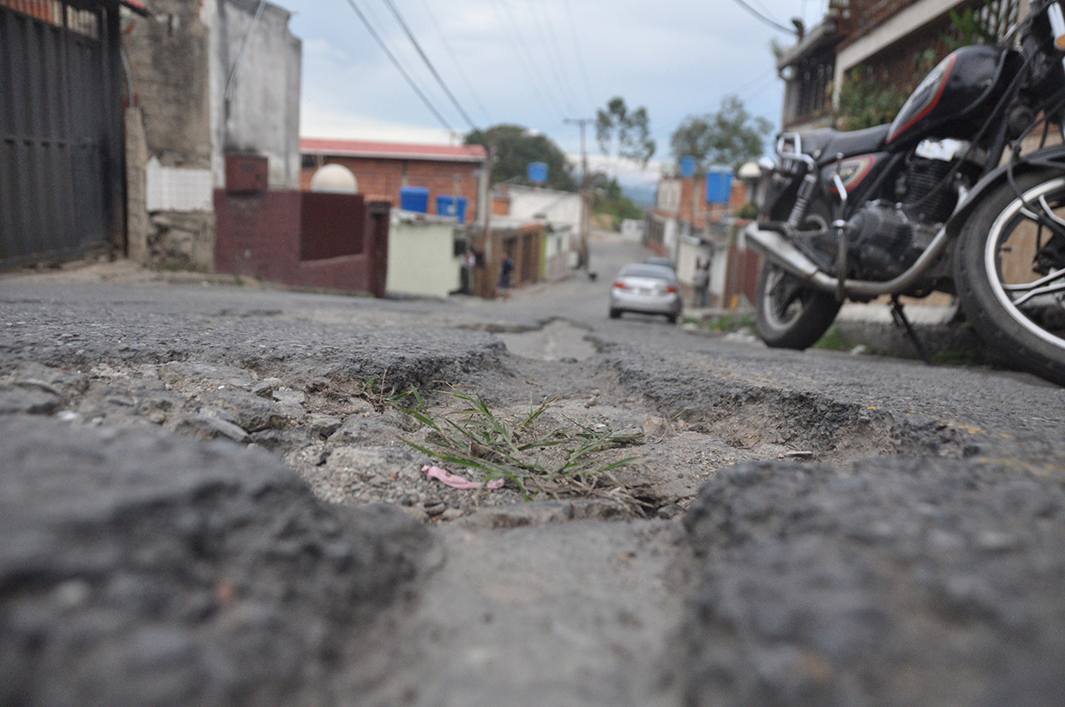 En El Panadero pasan roncha  con el agua y la vialidad