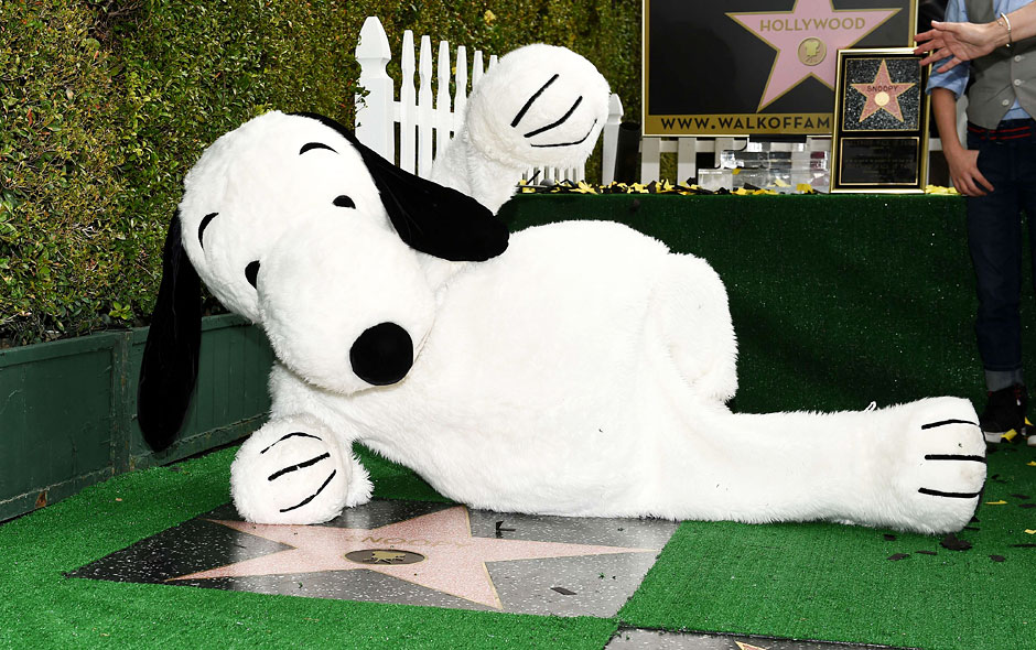 Snoopy recibe su estrella en el Paseo de la Fama