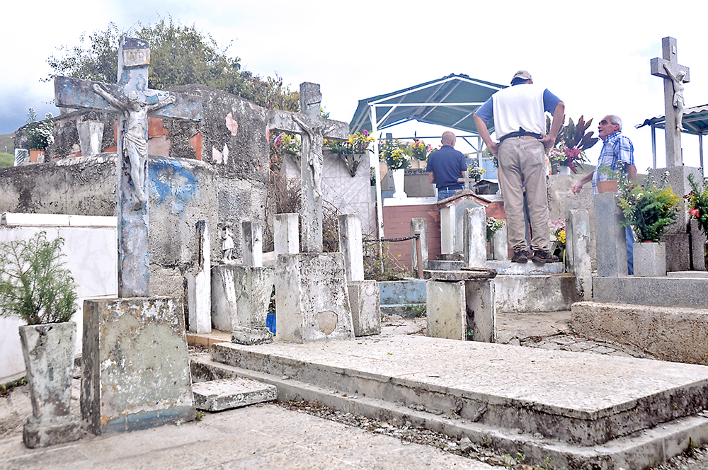 Ya no hay fosas en  cementerios de Guaicaipuro