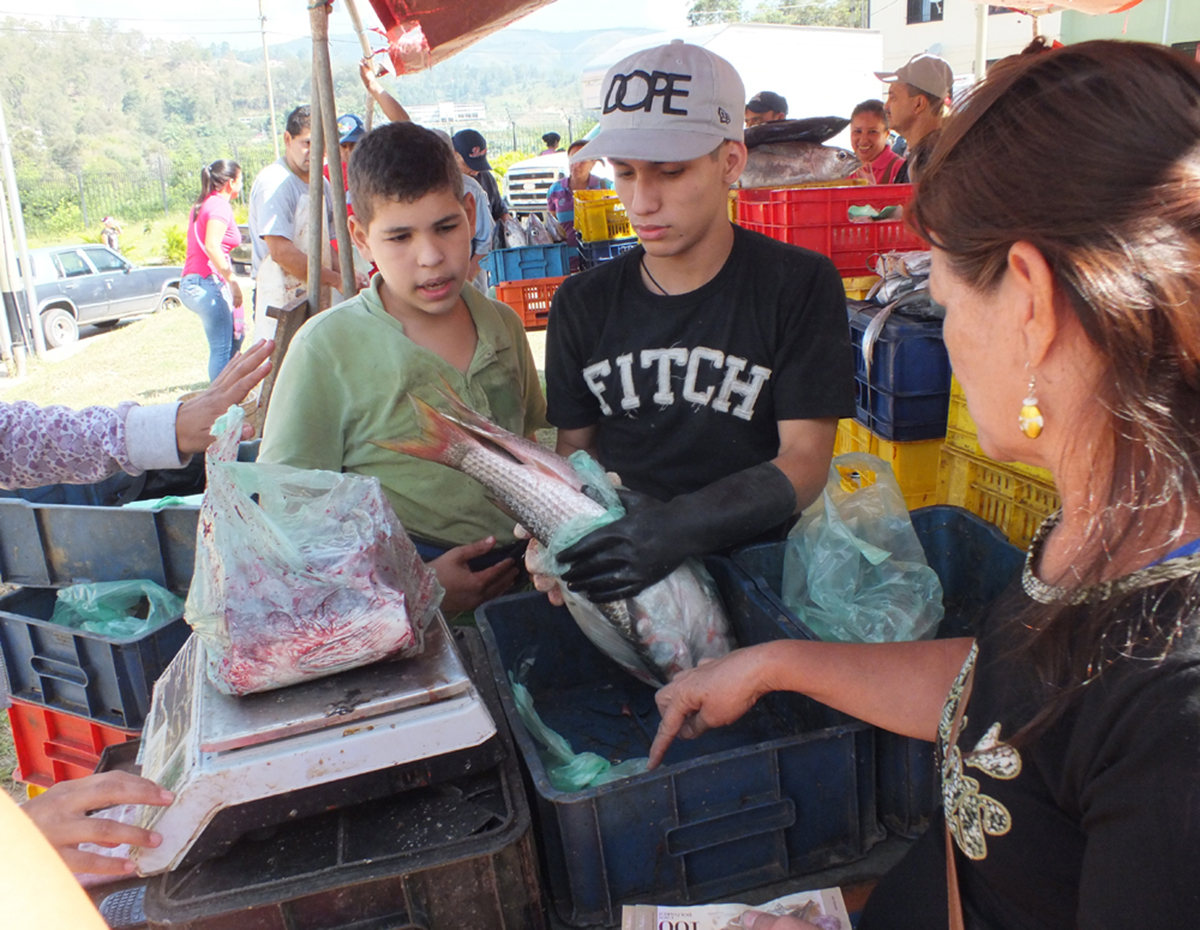 Expendieron nueve toneladas de productos en Mal Paso