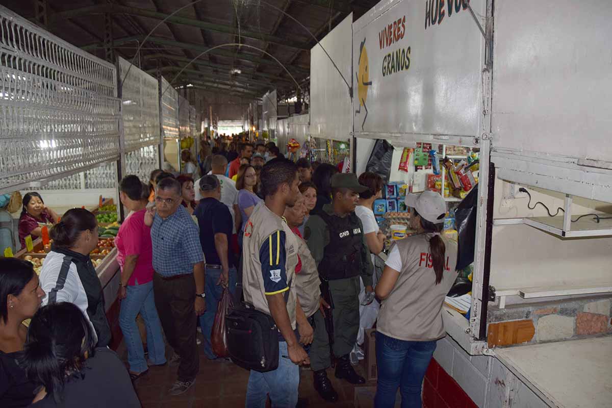 Sundde fiscalizó 30 locales del mercado municipal