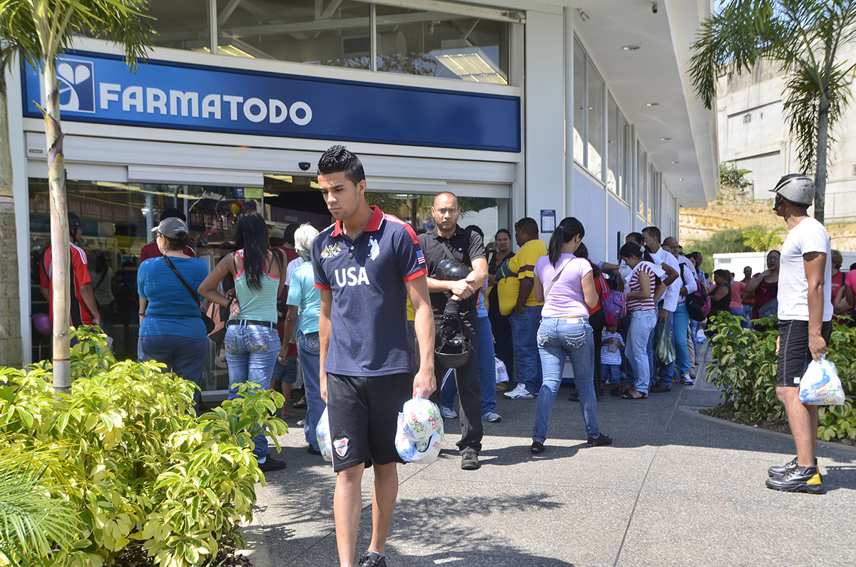 Cazan productos de higiene hasta debajo de las piedras