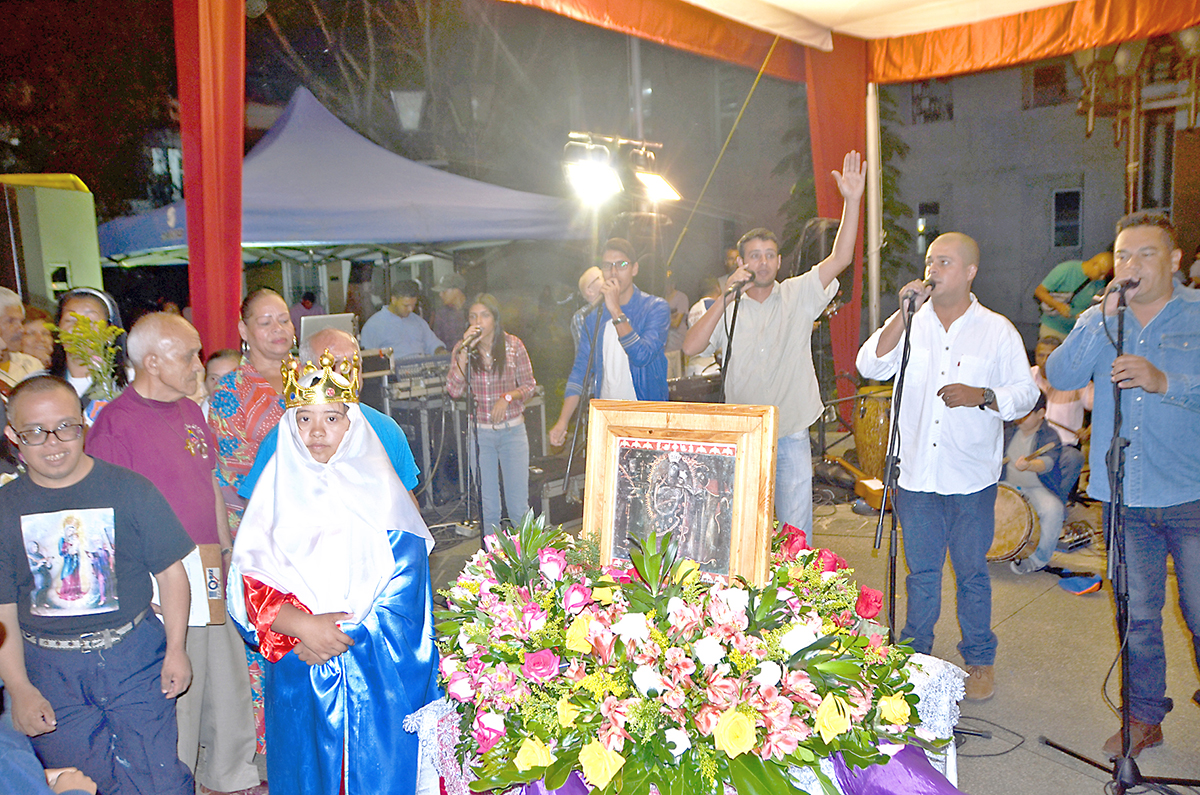 Gaiteros de Los Teques homenajearon  a la Virgen de la Chiquinquirá