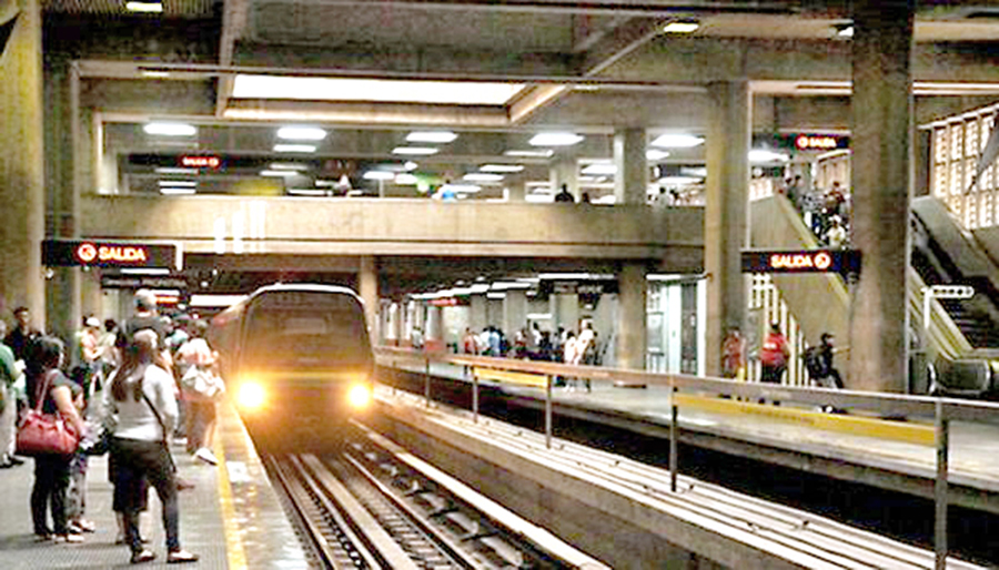 Robo masivo en estación Colegio  de Ingenieros del Metro