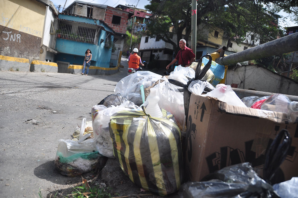 Full de basura puente de La Línea