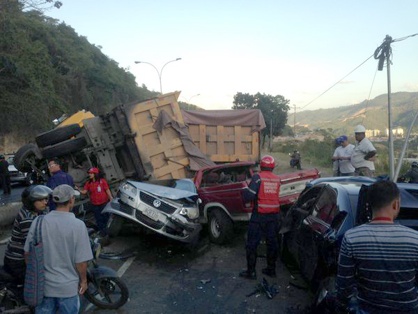 Colisión múltiple dejó cinco heridos en la Panamericana
