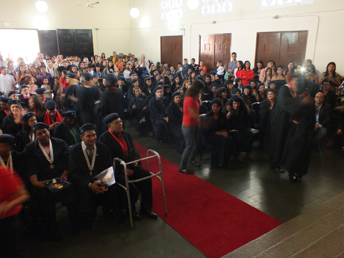 111 profesionales graduó Misión Sucre en Guaicaipuro