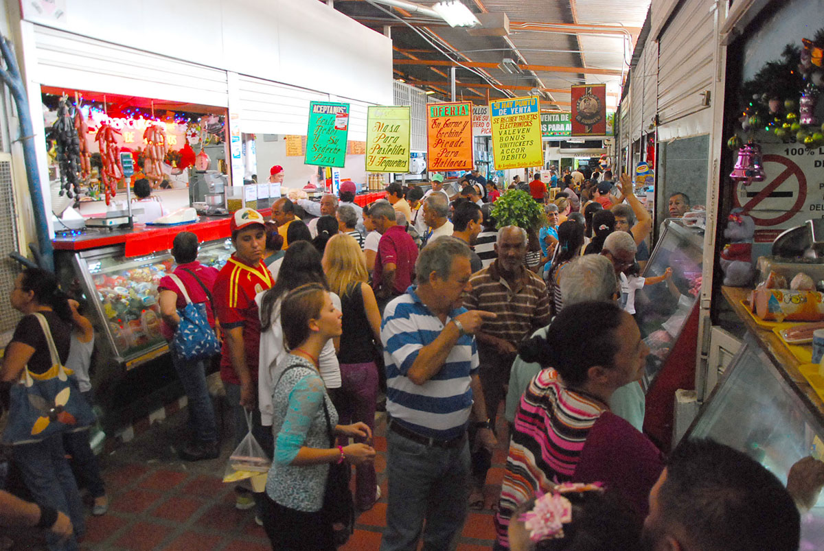 Mercado Municipal de El Paso estuvo abarrotado