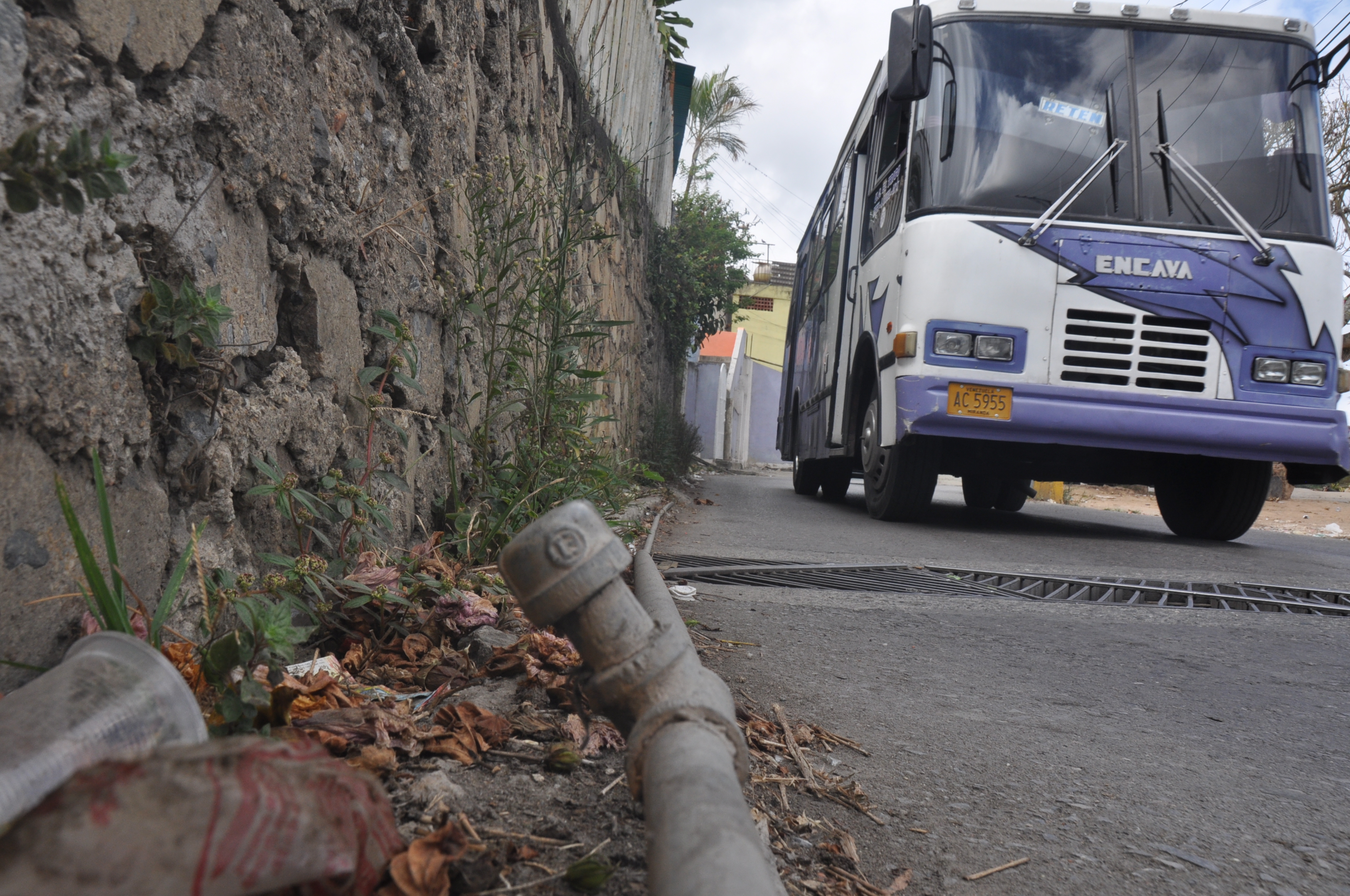 Calles de El Retén llevan tres años sin alumbrado