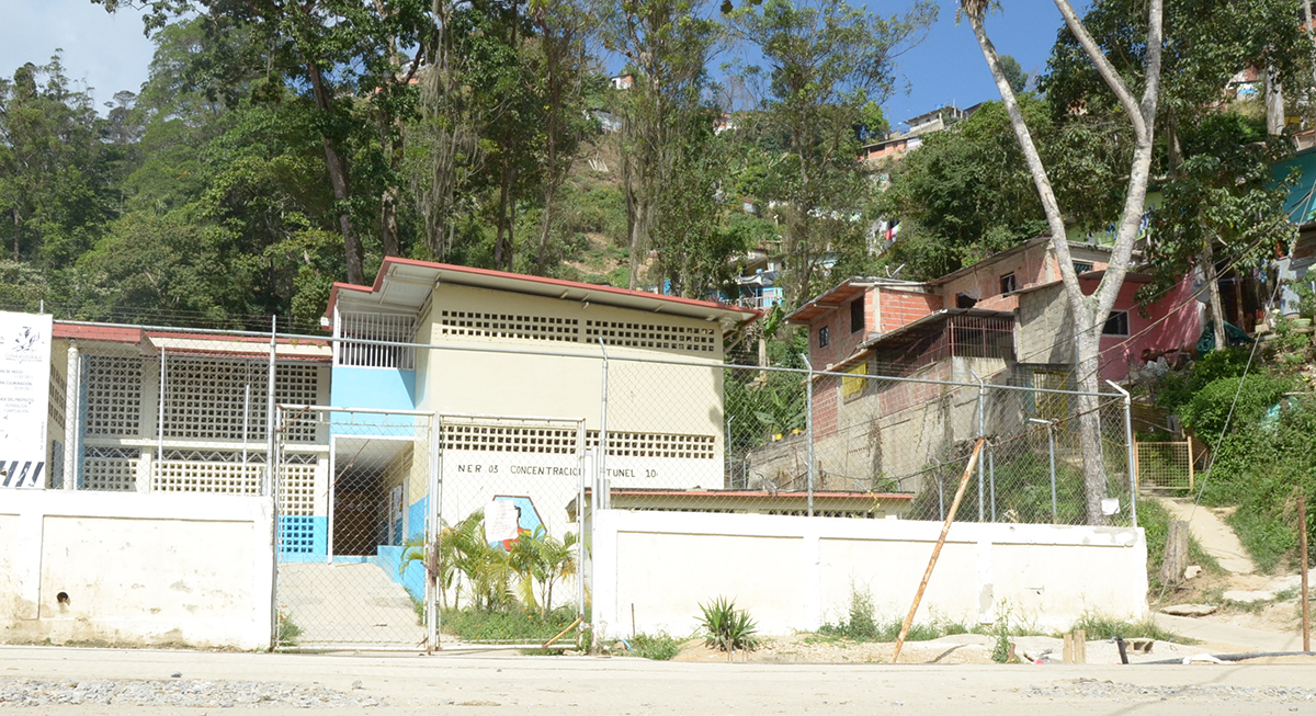 Filtraciones dañan espacios de la escuela estadal Túnel 10