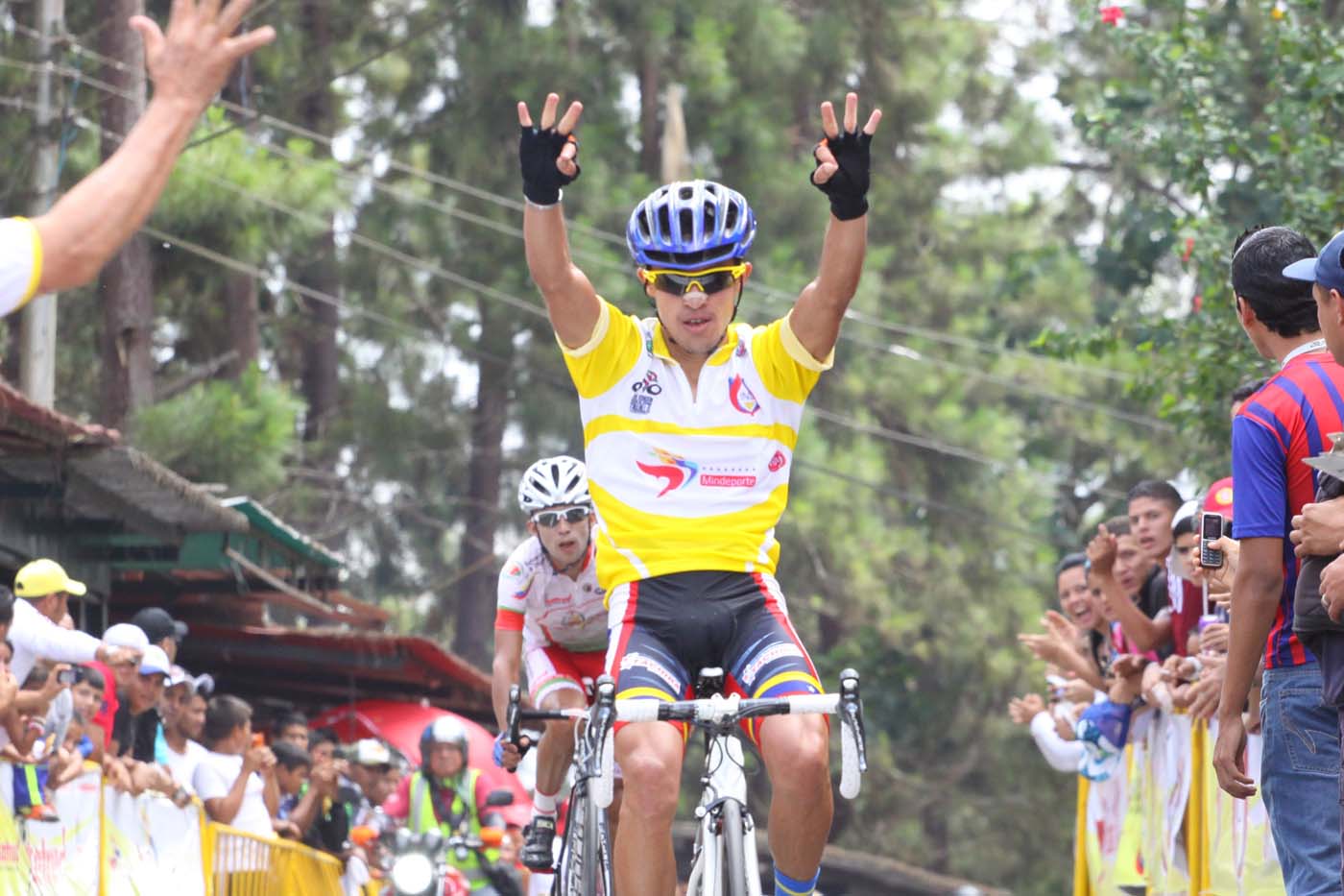 Jonathan Salinas se adjudicó la tercera etapa de Vuelta al Táchira