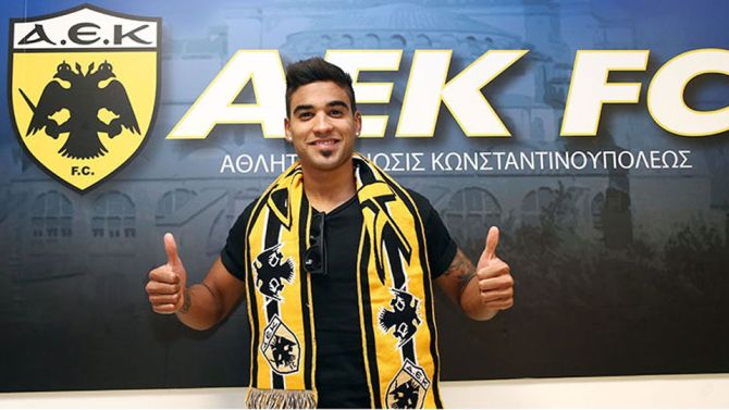 Ronald Vargas marcó en victoria del AEK Atenas