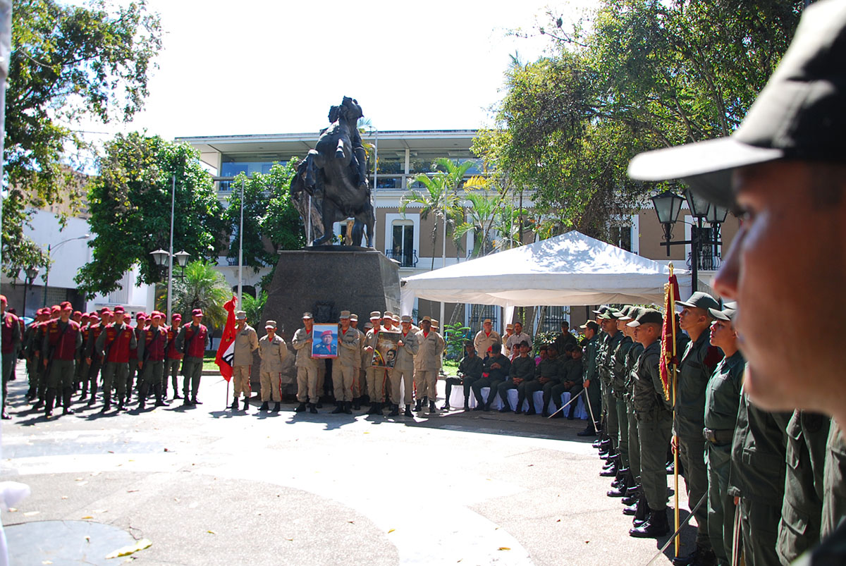 Retiran imágenes de Bolívar y Chávez de la AN