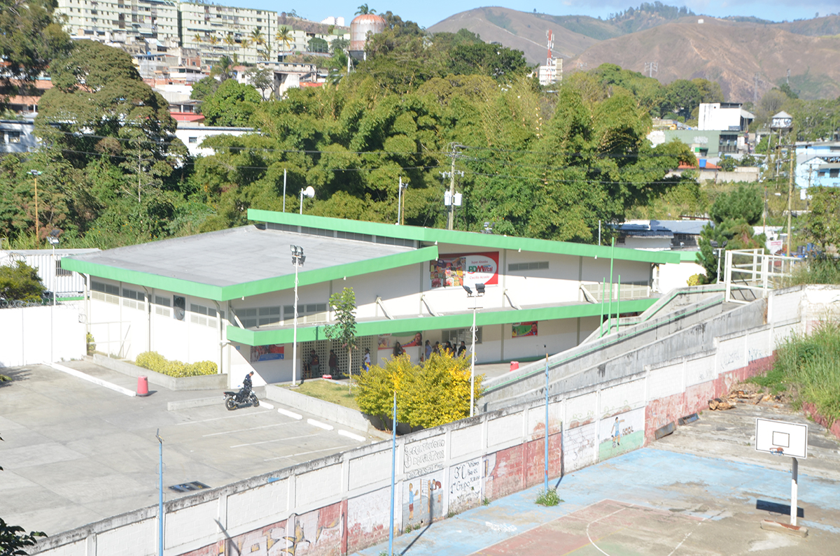 Persisten colas nocturnas  en Pdmercal