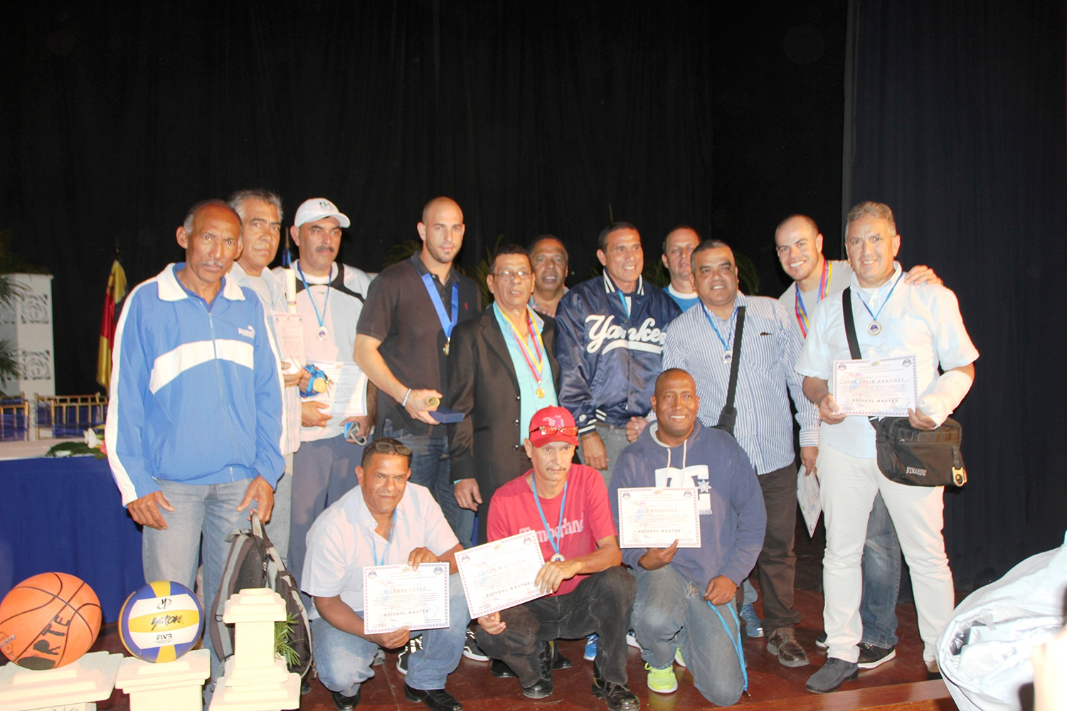 Cámara Municipal y Alcaldía premiaron deportistas del año 2015