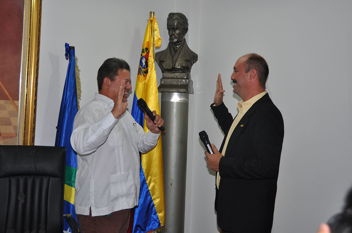 Daniel González asume presidencia de Cámara de Los Salias