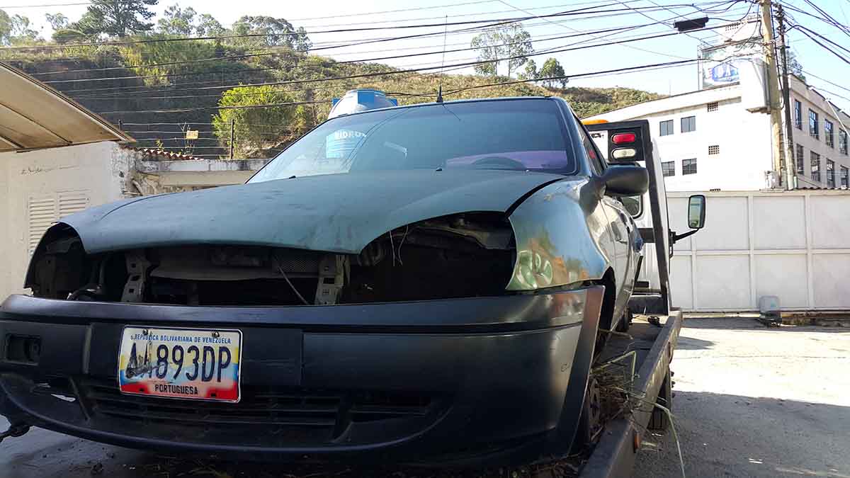 Polisalias recupera carro robado en San Antonio