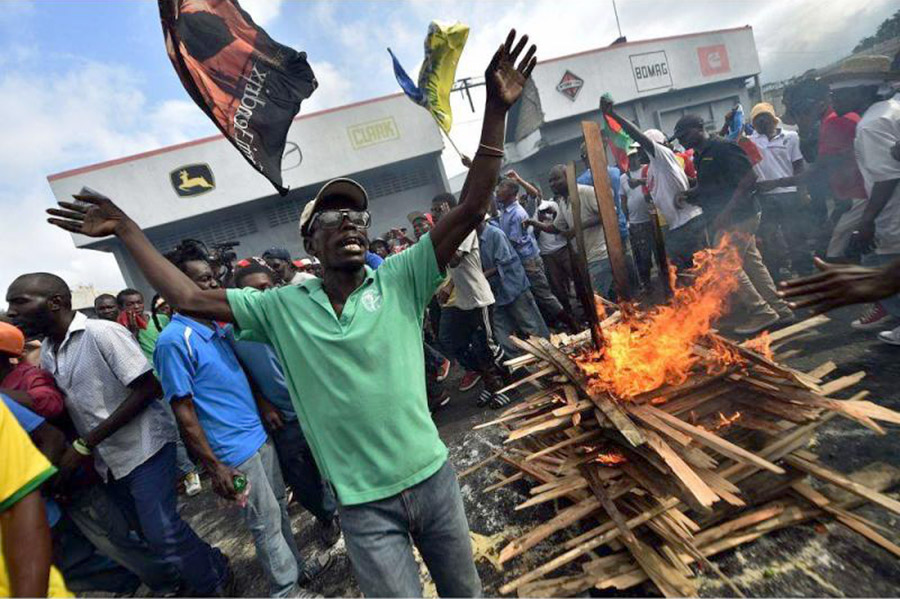 Haitianos celebran en las calles la renuncia de presidente Martelly