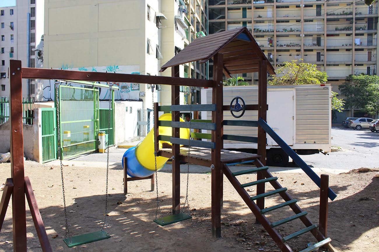 Gobierno de Miranda instaló dos parques infantiles en la urbanización Simón Bolívar