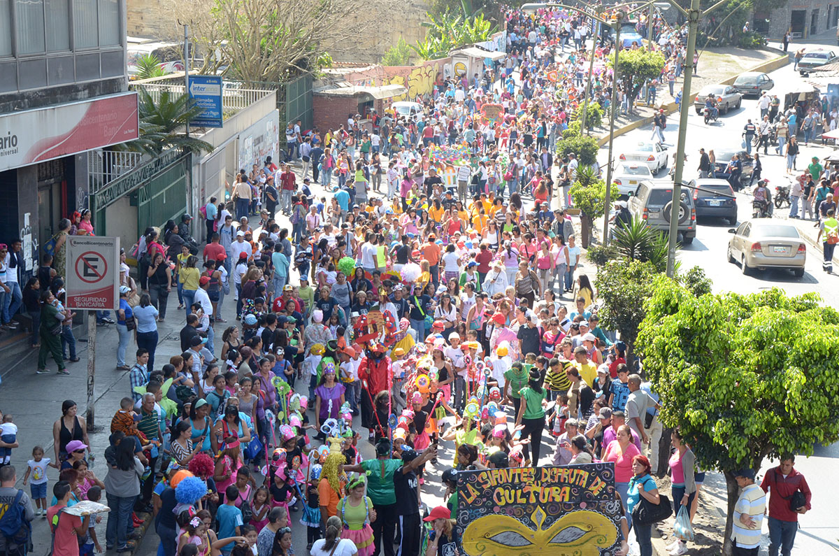 Tres mil chamos abrieron el Carnaval