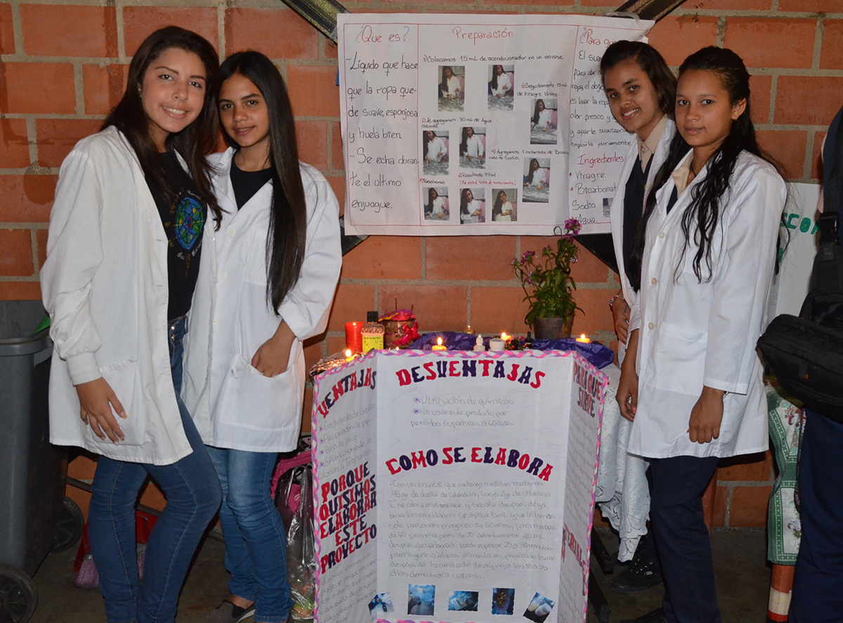 Estudiantes del San Gabriel realizaron su feria científica