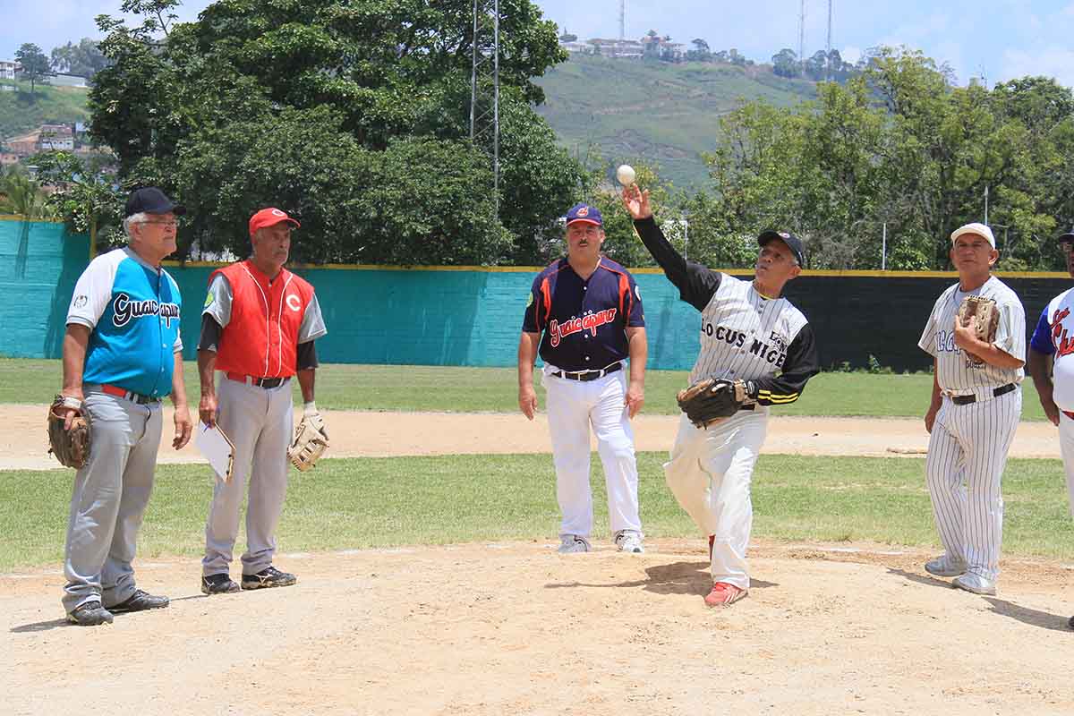 José “Chaqui” Díaz ganó juego inaugural del beisbol súper máster