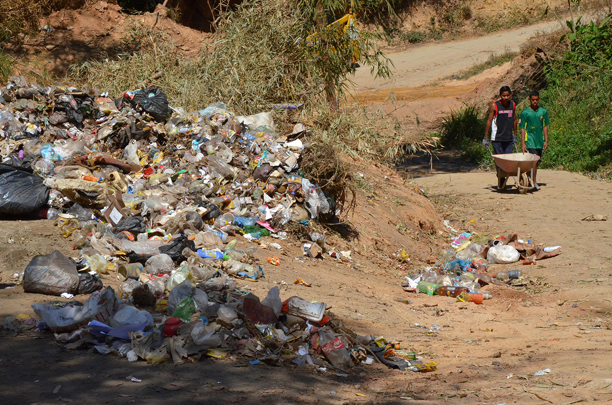 Desde noviembre no recogían la basura en Los Pinos