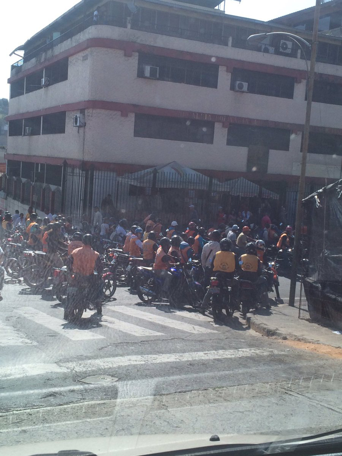 Protesta de motorizados por mayor seguridad en Los Teques
