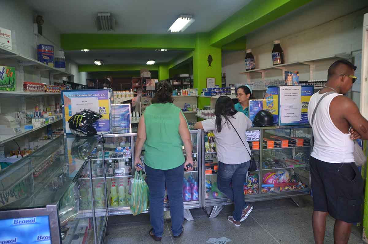 Farmacias tienen hasta mañana para renovar permisos