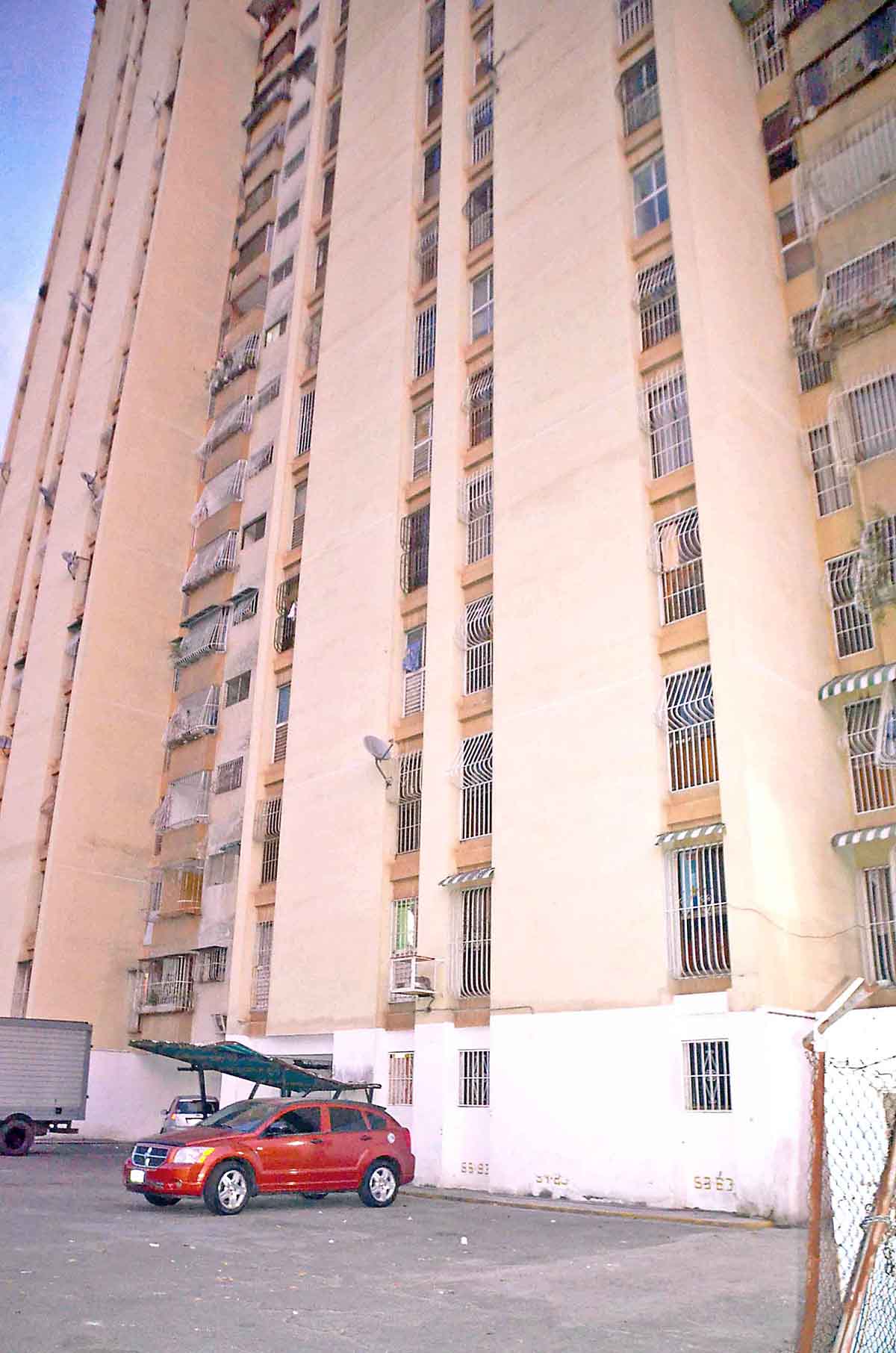 Asesinan a estilista en Residencias El Yati