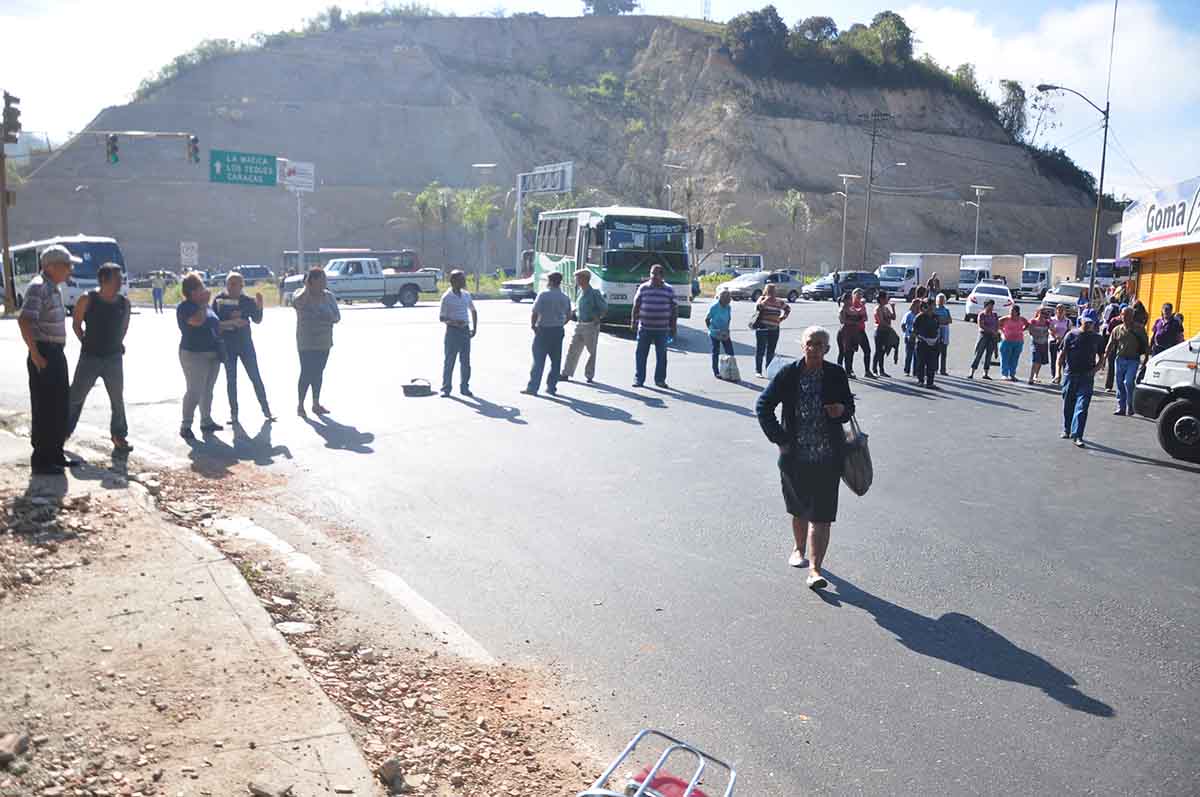 En Barrio Miranda se volvieron a alzar por falta de agua