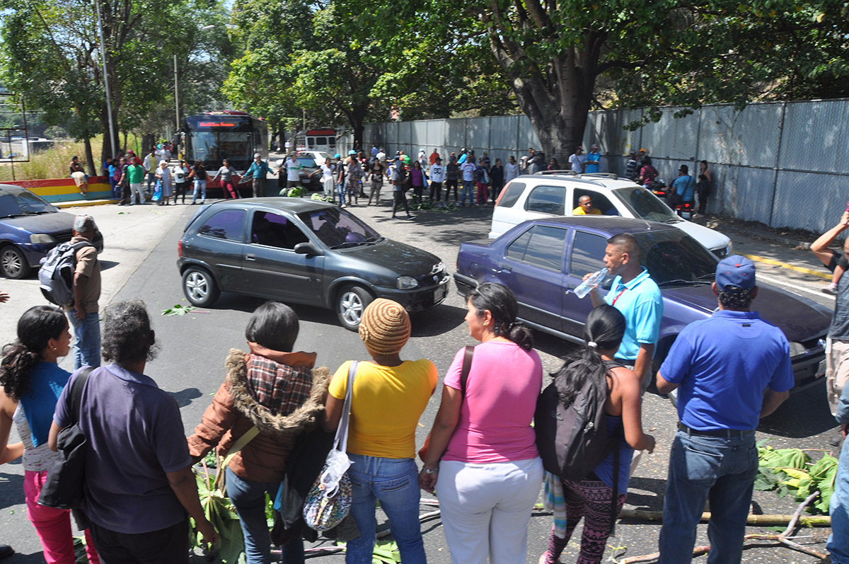 Protestaron porque no les despacharon comida