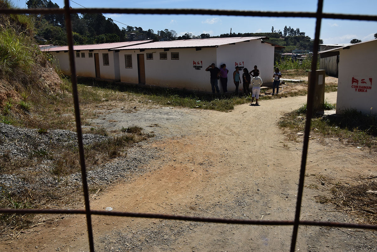 Prioridad en entrega de viviendas es  para comunal Lomas de Paramacay
