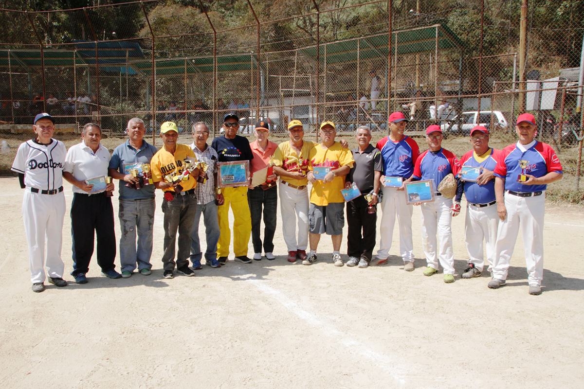 Luis Rosillo fue el barbarazo en la premiación del softbol 2014-2015