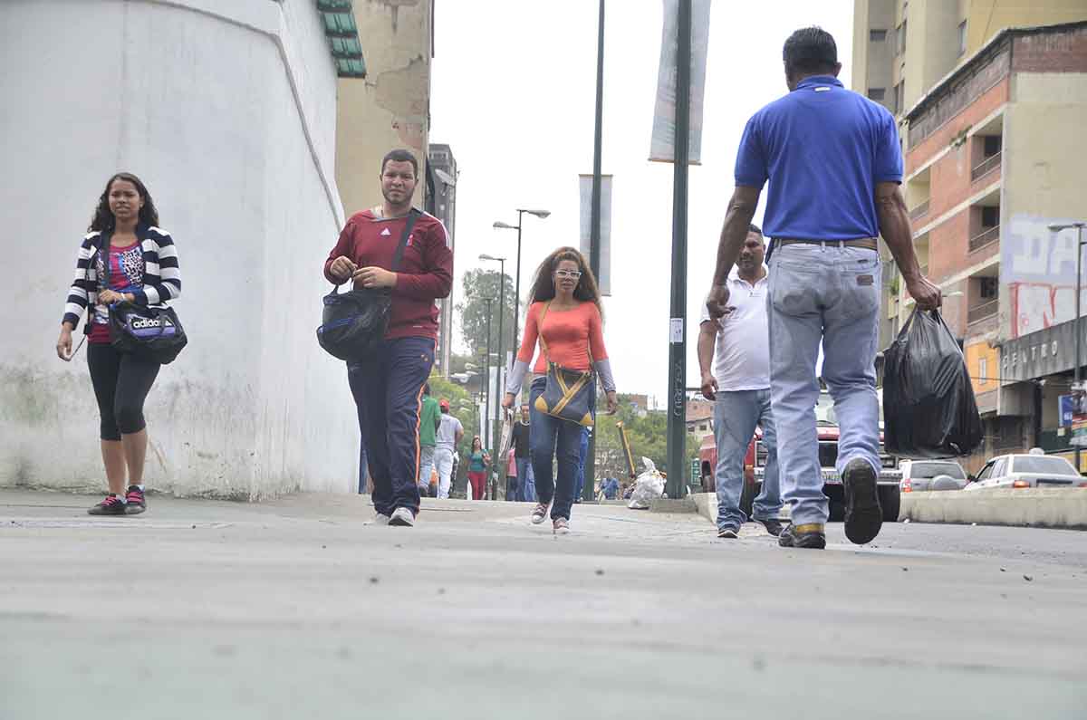 Delincuentes se adueñan  de calle Independencia