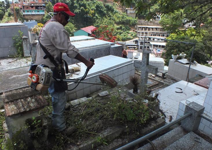 Alcaldía hizo mantenimiento a cementerio municipal