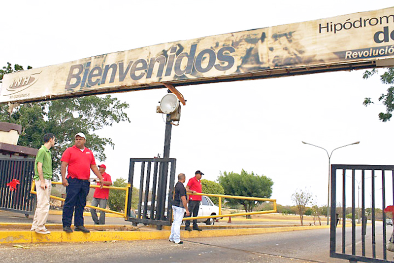 Tirotean a tres vigilantes del hipódromo